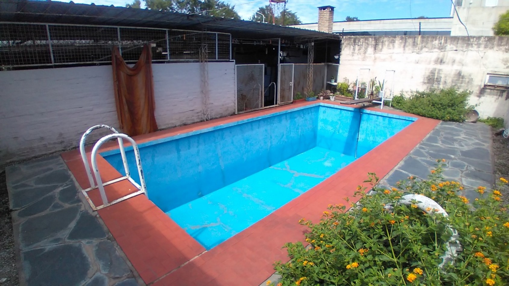 Casa con Piscina y Oficina en Venta - Zona Tribunales